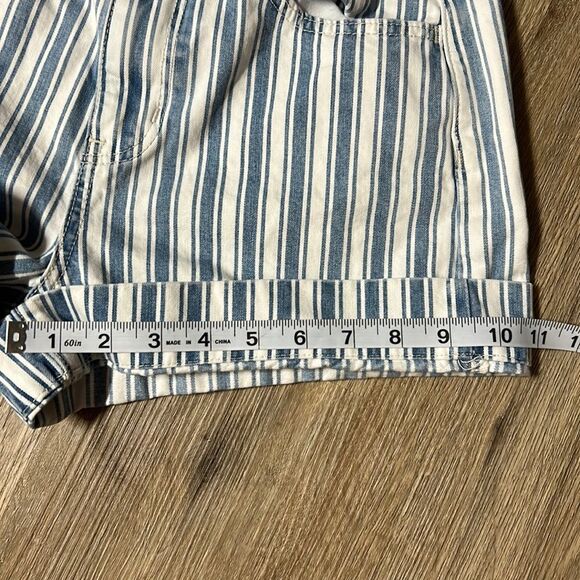 AMERICAN EAGLE Striped Mom Shorts - Picture 9 of 9